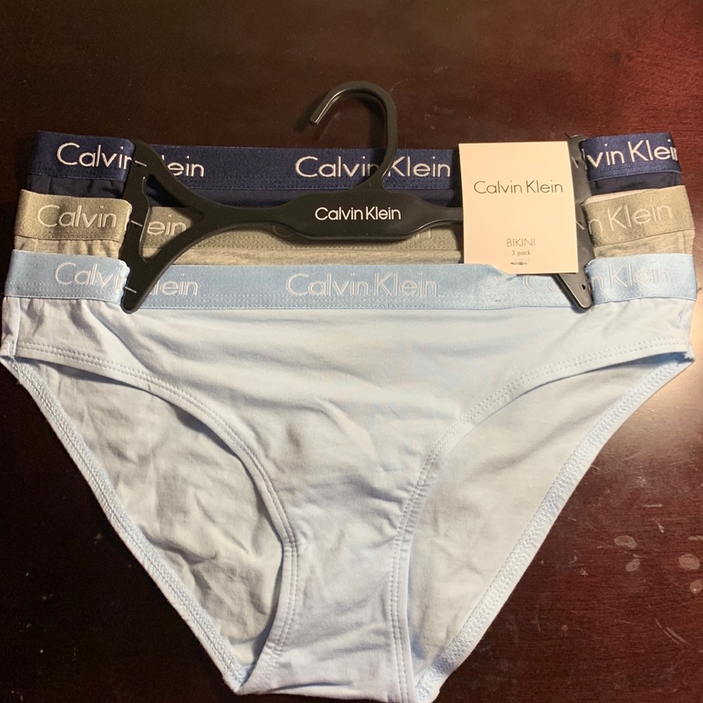 New with tags Size M Calvin Klein bikini 3 pack panties
